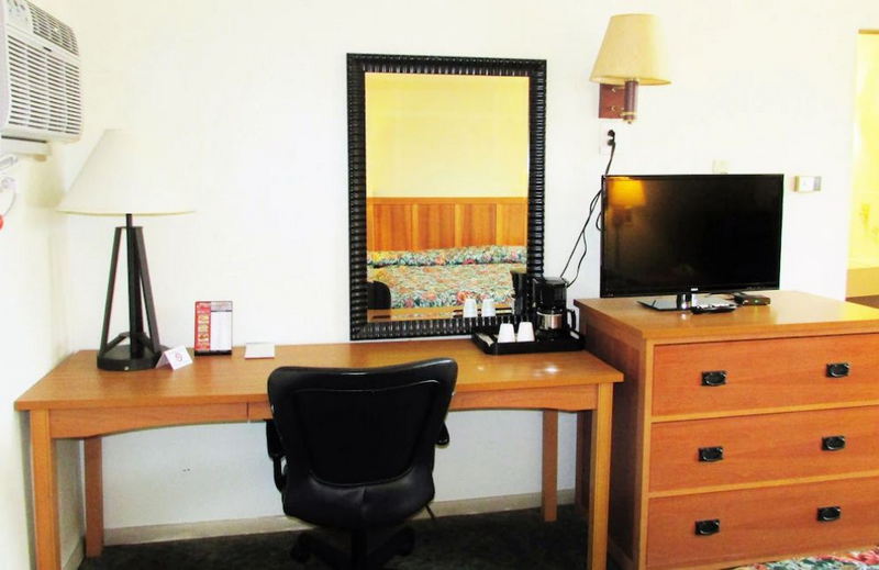 Euclid Motel - Web Listing (newer photo)